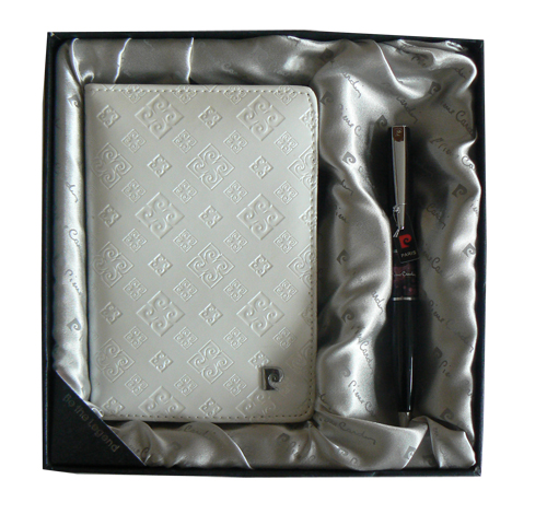 Набор: Обложка для паспорта и ручка PIERRE CARDIN PS1138WH